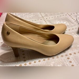 Life Stride Women's Beige Pump Heel
